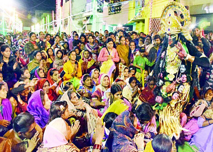kalimath 1 माता की चौकी में कालीभक्तों ने चढ़ाया 151 किलो का केक, जानें कहां